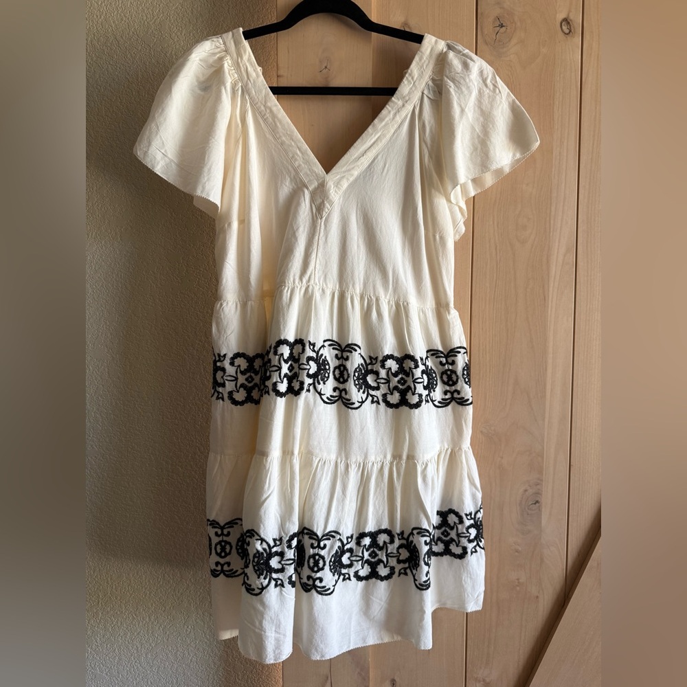 Old Navy Cream and Black Flutter Sleeve Sundress